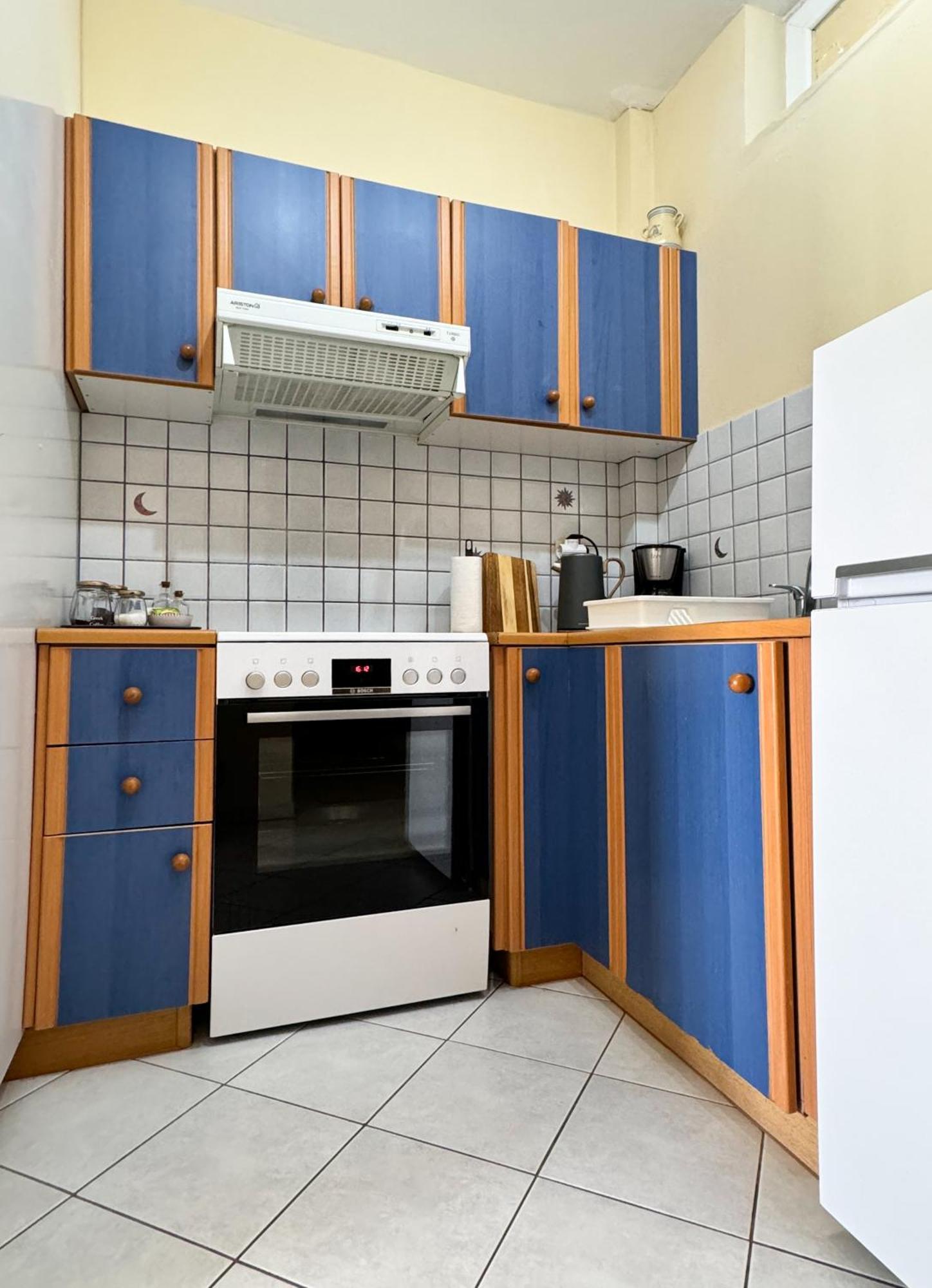 Eviaxl Studios Khronia Luaran gambar
